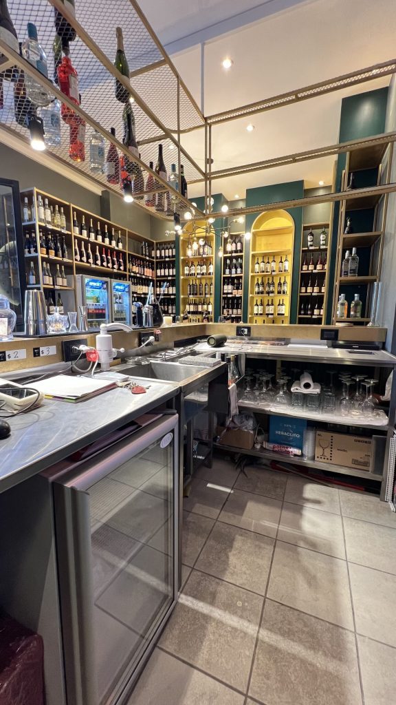 Vendo vinoteca y bar