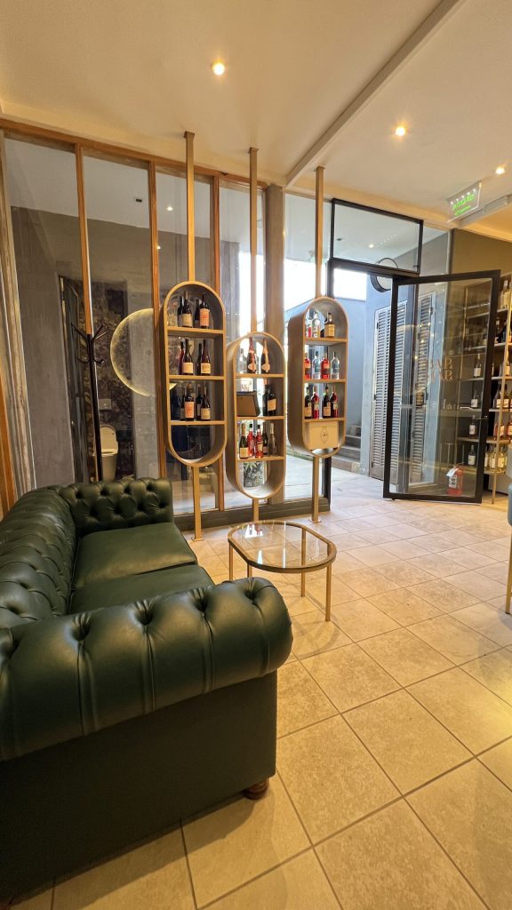 Vendo vinoteca y bar