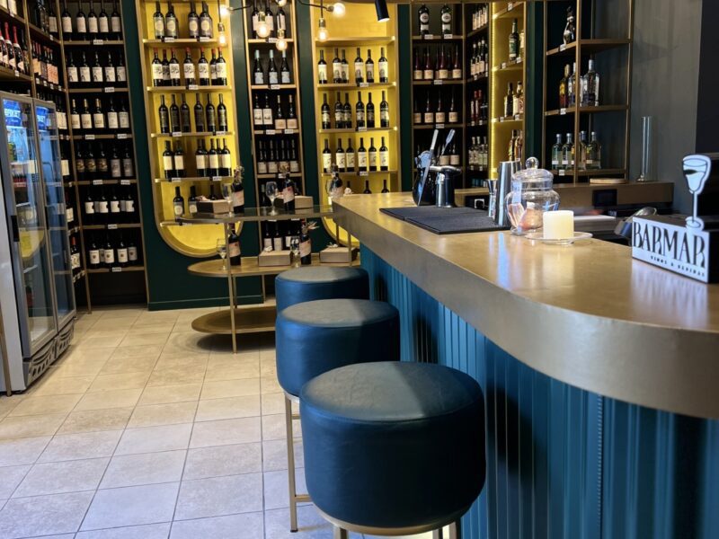 Vendo vinoteca y bar