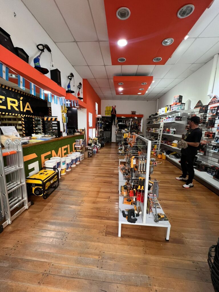 Vendo fondo de comercio de ferreteria