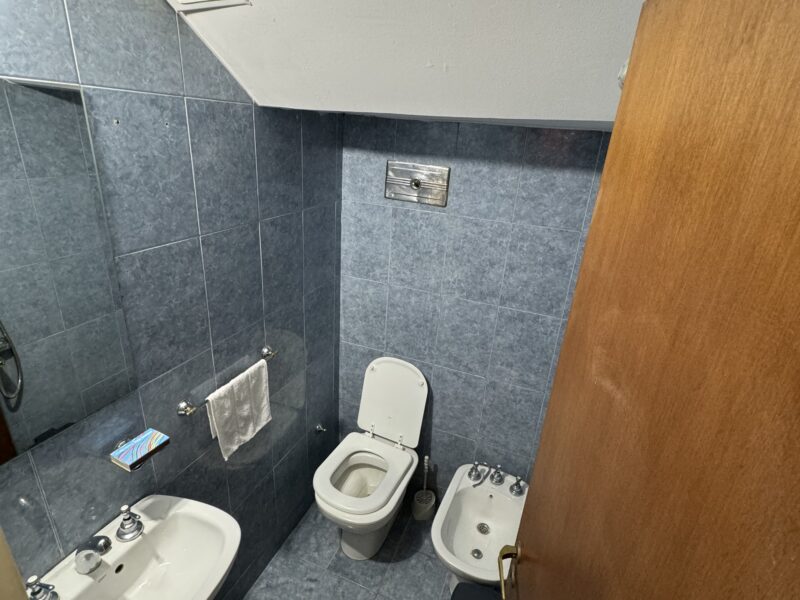 Salón de belleza, uñas, pestañas, masajes y otros servicios con Cafetería