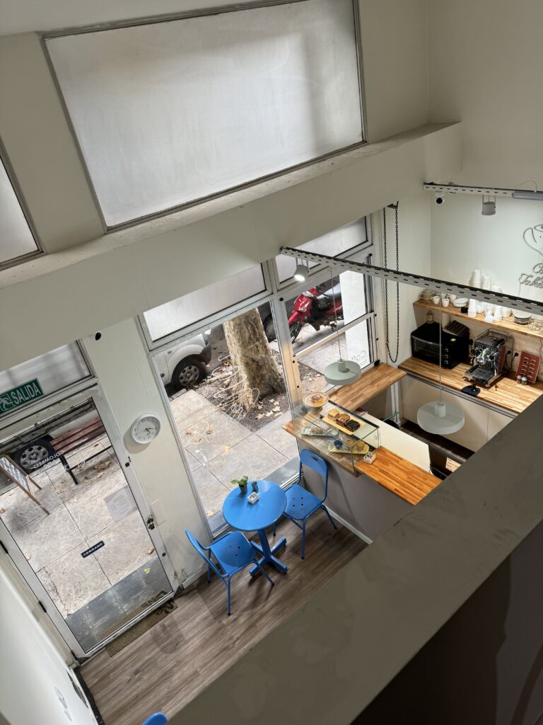 Salón de belleza, uñas, pestañas, masajes y otros servicios con Cafetería