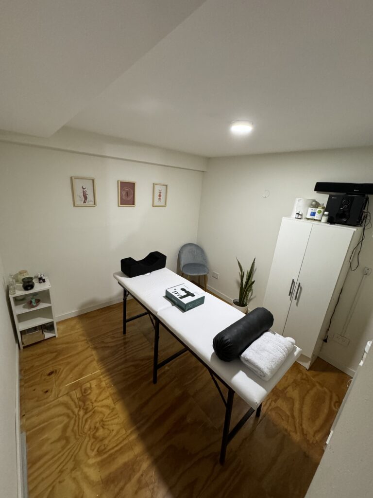 Salón de belleza, uñas, pestañas, masajes y otros servicios con Cafetería