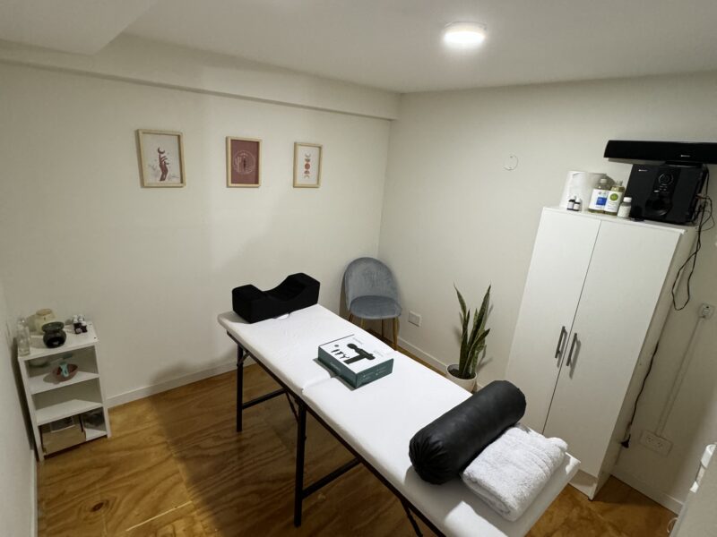 Salón de belleza, uñas, pestañas, masajes y otros servicios con Cafetería