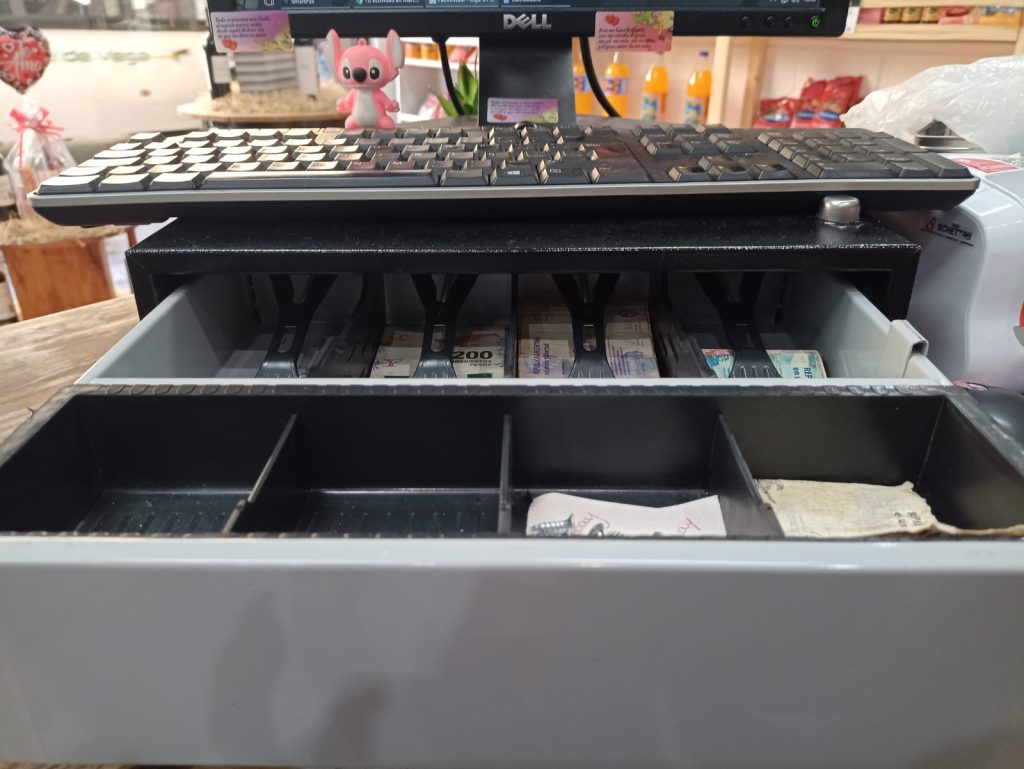 VENTA FONDO DE COMERCIO (ALMACEN) TOTALMENTE NUEVO (NEGOCIABLE)