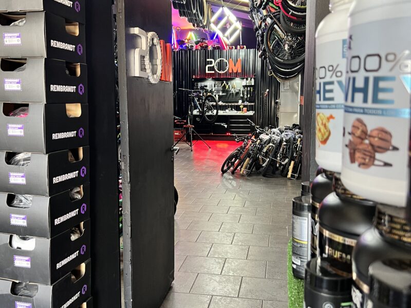 HERMOSA BICICLETERIA EN MATADEROS CON FULL STOCK LISTA PARA TRABAJAR