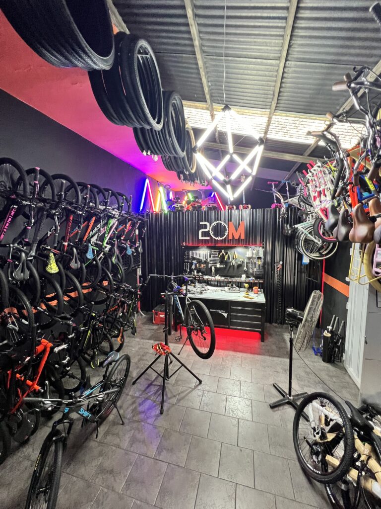 HERMOSA BICICLETERIA EN MATADEROS CON FULL STOCK LISTA PARA TRABAJAR