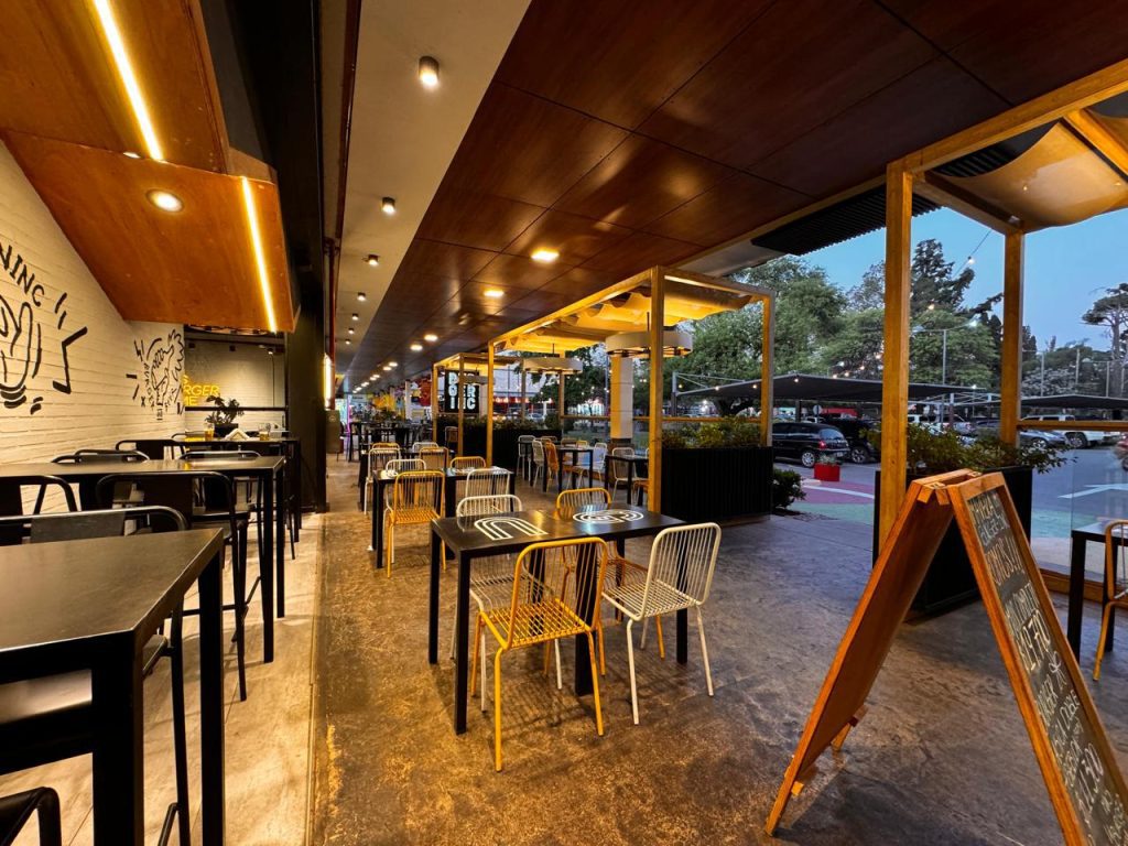 Hamburgueseria en shopping Villa Rivera Indarte