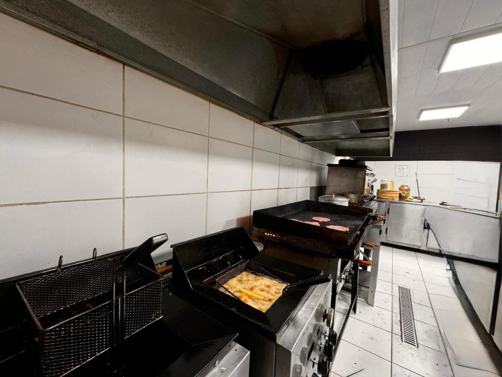 Hamburgueseria en shopping Villa Rivera Indarte