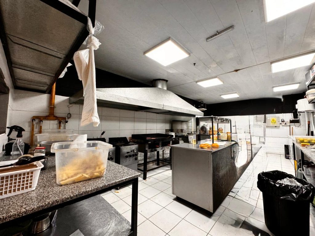 Hamburgueseria en shopping Villa Rivera Indarte