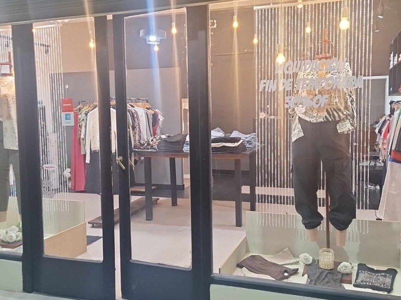 Vendo local indumentaria femenina