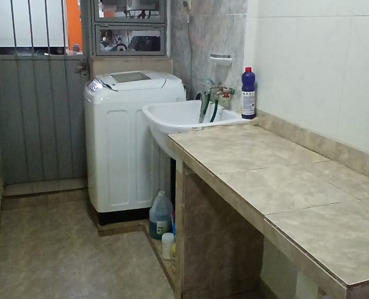 Venta de casa + fondo de comercio