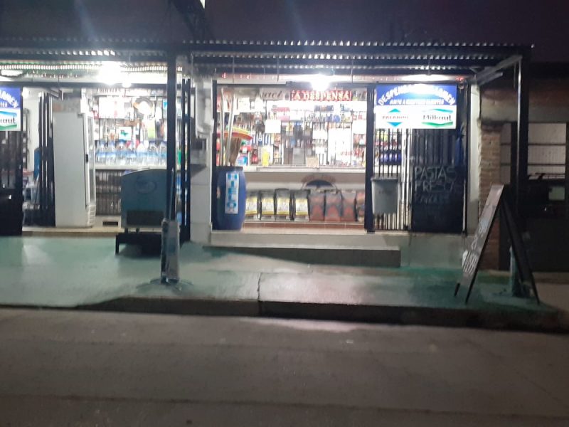 Venta de casa + fondo de comercio