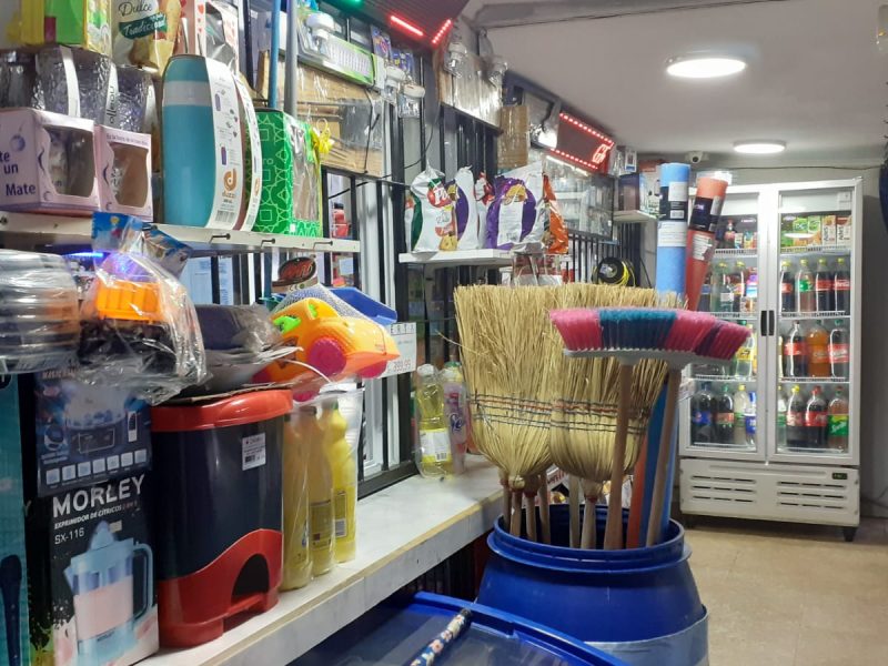 Venta de casa + fondo de comercio