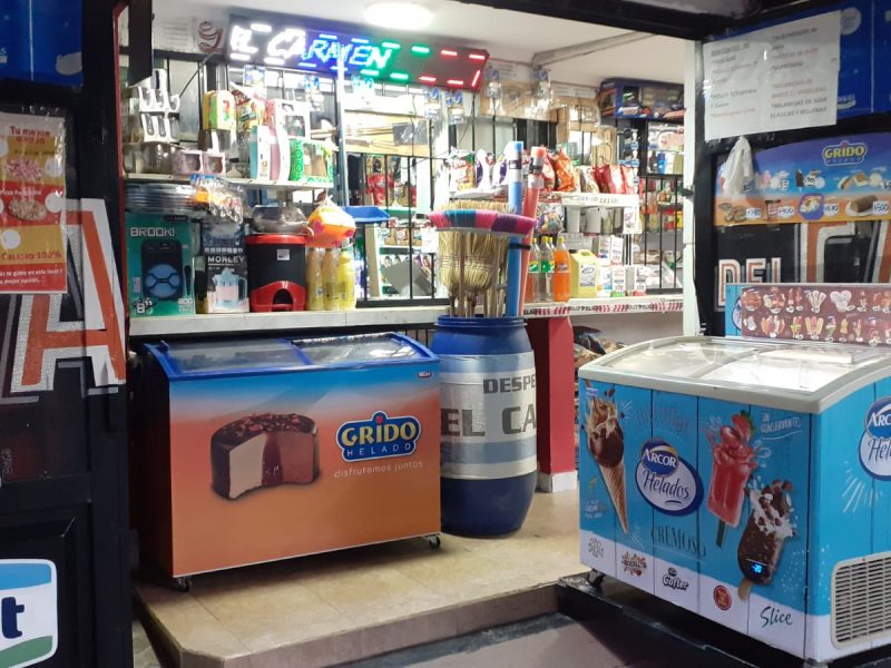 Venta de casa + fondo de comercio