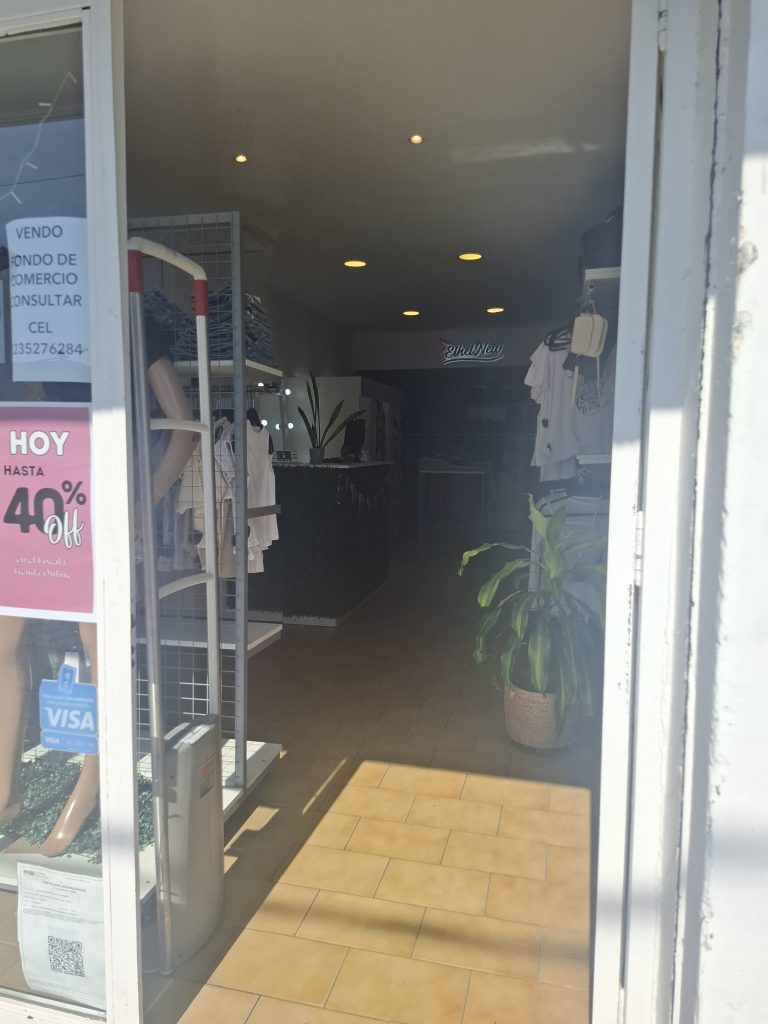 Excelente oportunidad! venta de marca, 4 años de antiguedad. Indumentaria Fem