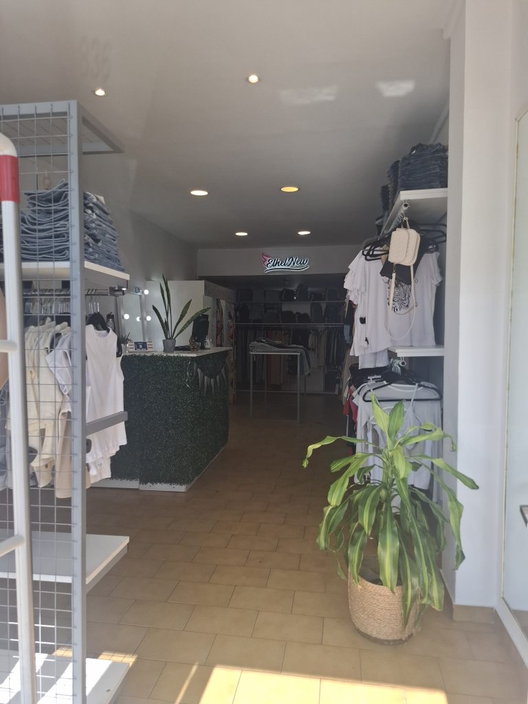 Excelente oportunidad! venta de marca, 4 años de antiguedad. Indumentaria Fem