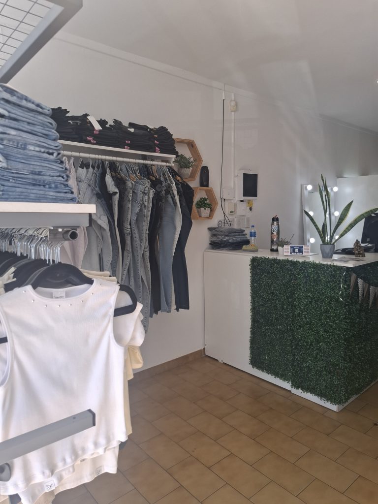 Excelente oportunidad! venta de marca, 4 años de antiguedad. Indumentaria Fem