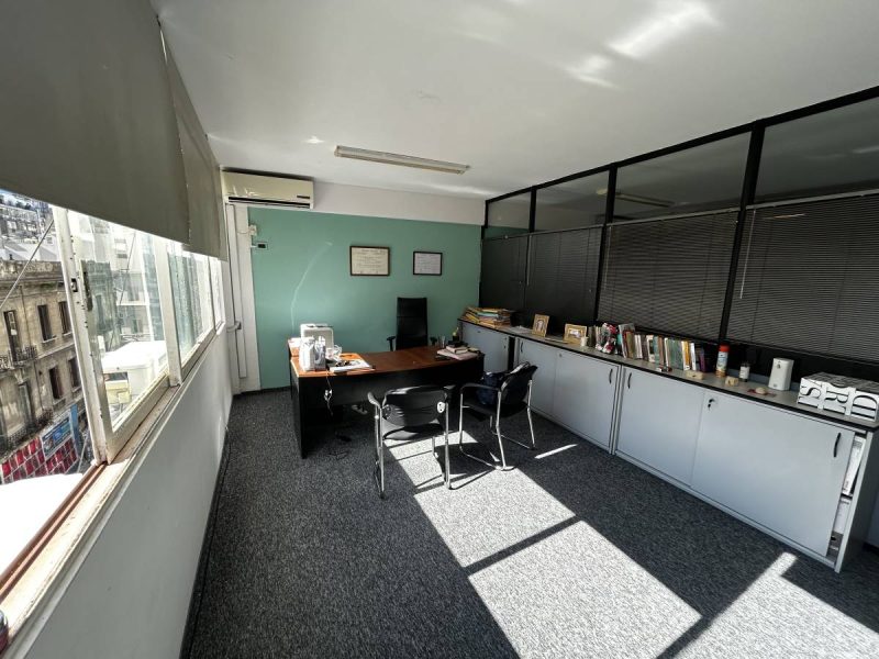 VENTA OFICINA TRIBUNALES, EXECELENTE UBICACION