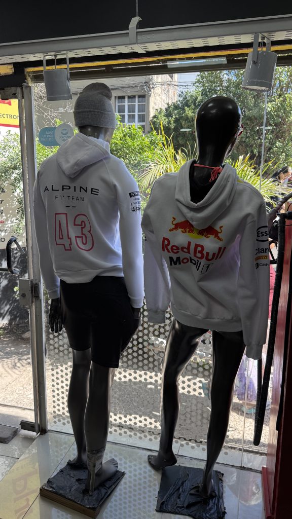 Última Vuelta Indumentaria, un local innovador sin competencias en la zona ni en