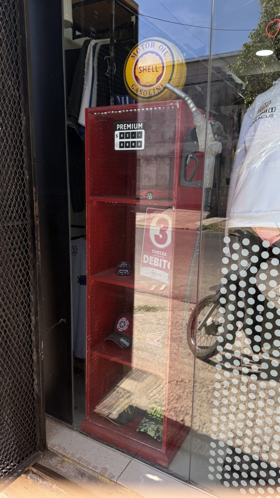 Última Vuelta Indumentaria, un local innovador sin competencias en la zona ni en